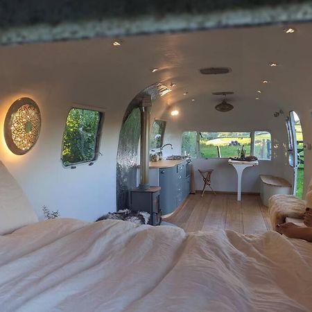 Airstream, Vintage American Caravan & Hottub Ashburton Extérieur photo