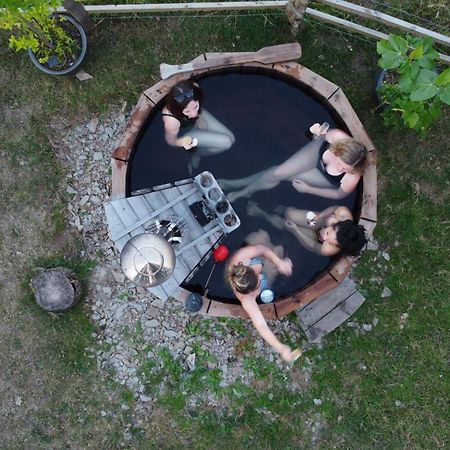 Airstream, Vintage American Caravan & Hottub Ashburton Extérieur photo