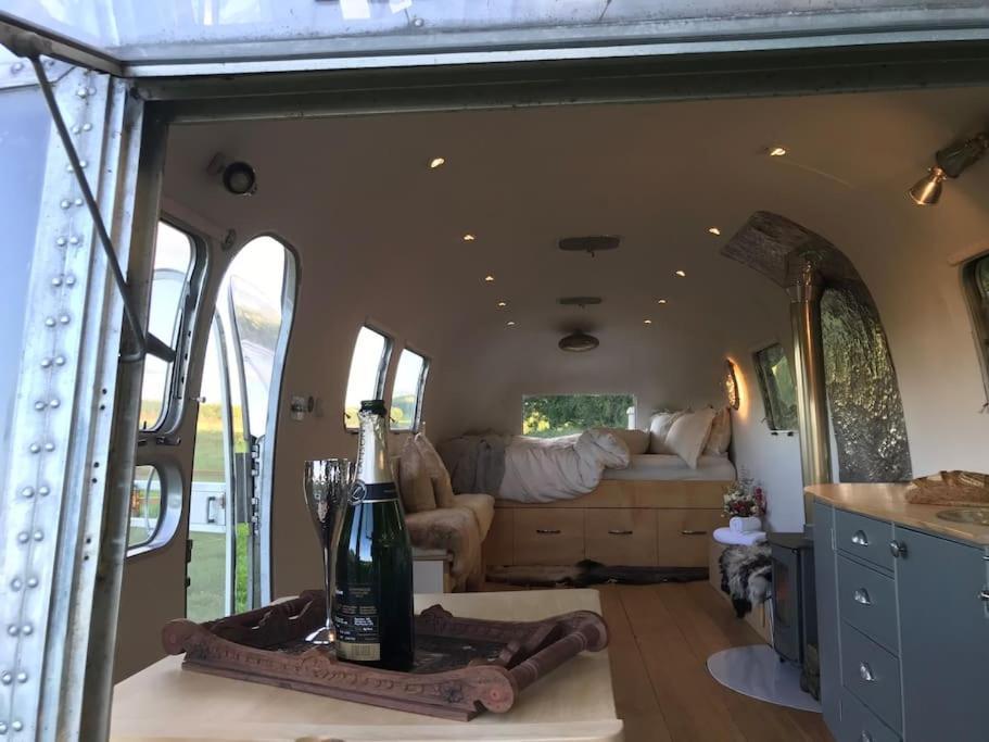 Airstream, Vintage American Caravan & Hottub Ashburton Extérieur photo