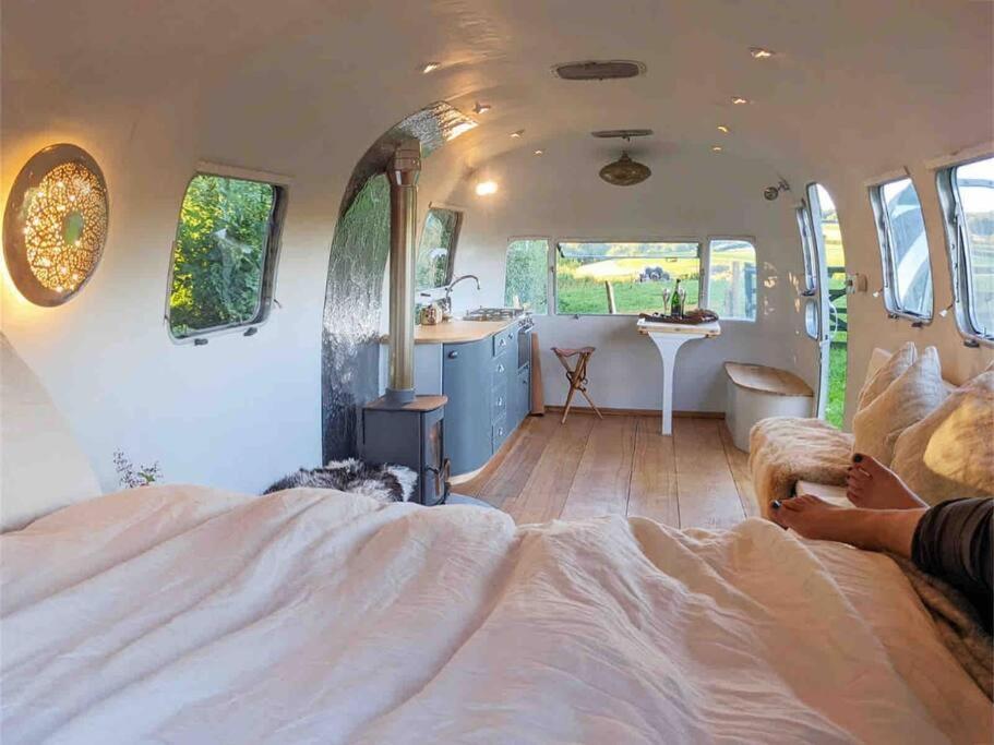 Airstream, Vintage American Caravan & Hottub Ashburton Extérieur photo