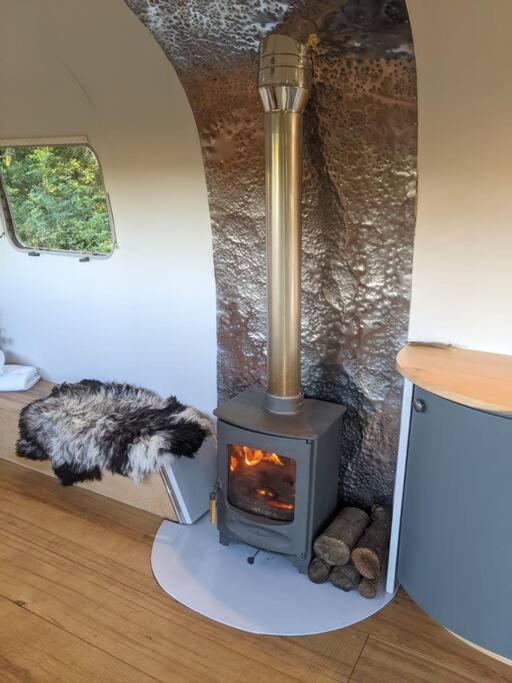 Airstream, Vintage American Caravan & Hottub Ashburton Extérieur photo
