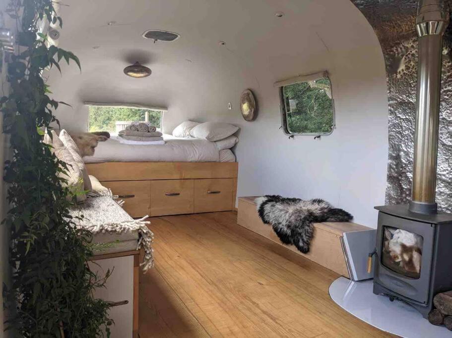 Airstream, Vintage American Caravan & Hottub Ashburton Extérieur photo