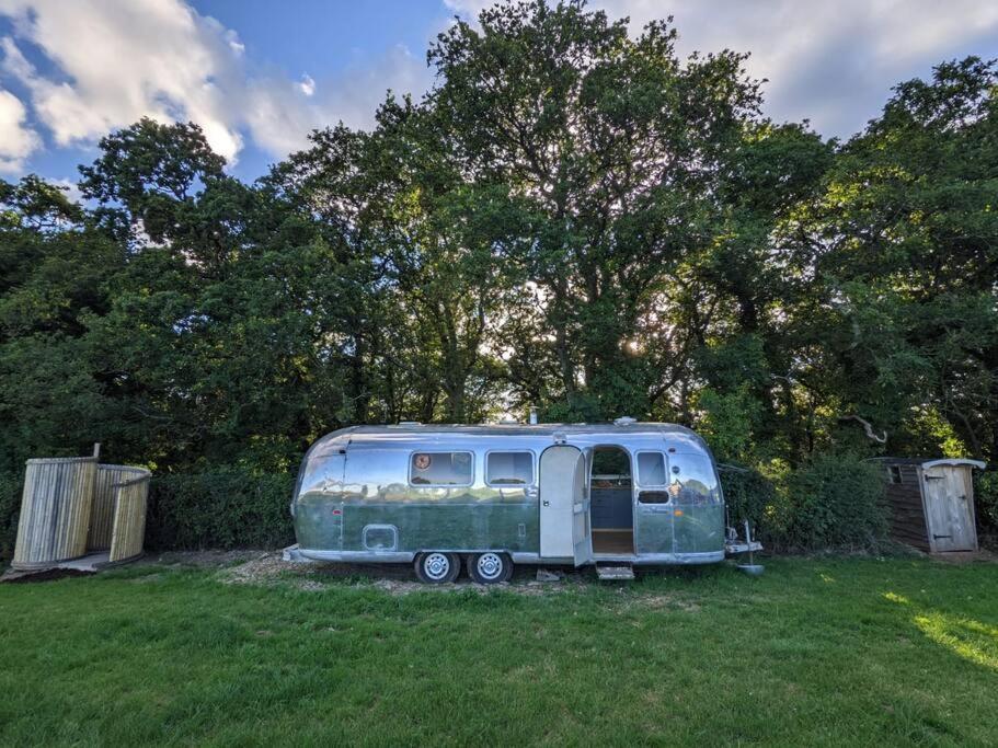 Airstream, Vintage American Caravan & Hottub Ashburton Extérieur photo