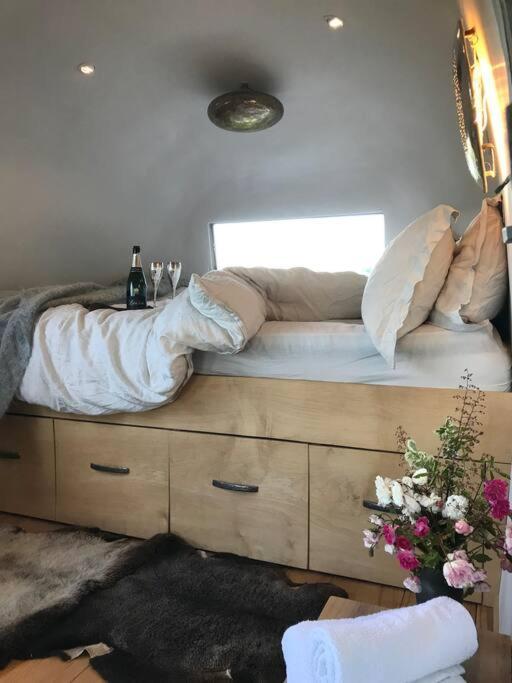 Airstream, Vintage American Caravan & Hottub Ashburton Extérieur photo