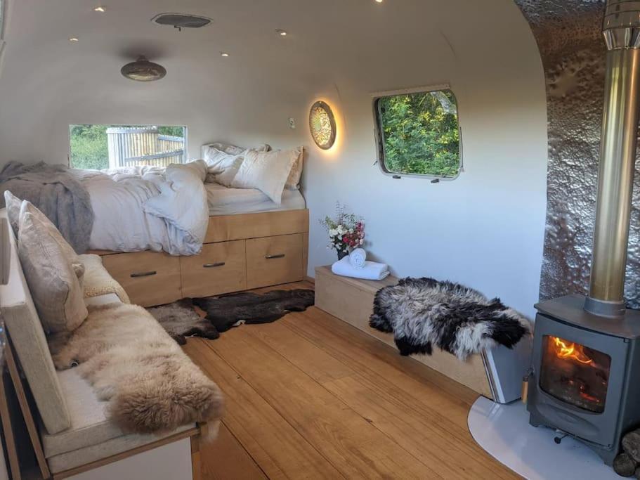 Airstream, Vintage American Caravan & Hottub Ashburton Extérieur photo