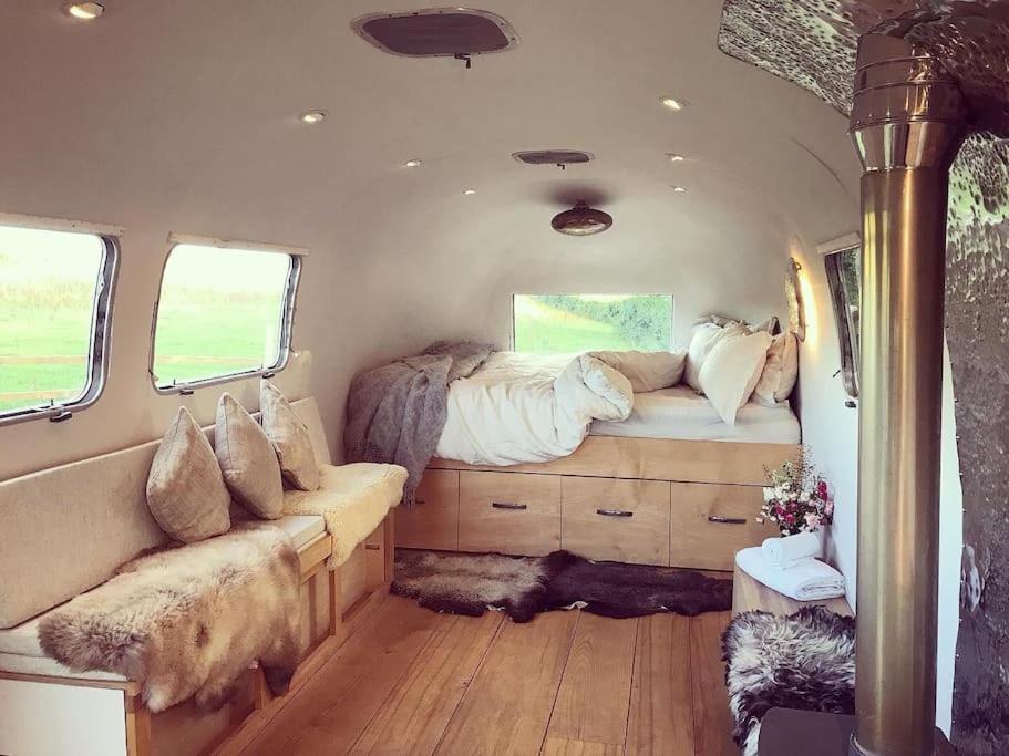 Airstream, Vintage American Caravan & Hottub Ashburton Extérieur photo